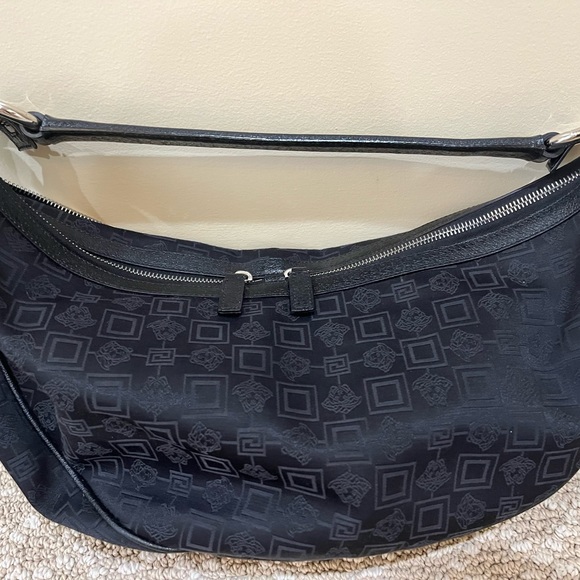 Versace designer shoulder bag black with logo - Picture 5 of 11